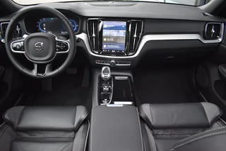 Volvo V60 Volvo V60 T6 350pk AWD Plus Dark | Climate | S/K Dak | Harman Kardon | Tre - afbeelding nr 3