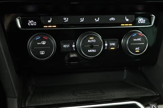 Volkswagen Passat Volkswagen Passat 1.5 TSI R Line | Stoelverwarming | Matrix LED |  Adaptive cruise | Carplay | Leder/Alcantara | Navigatie | Parkeerhulp - afbeelding nr 29