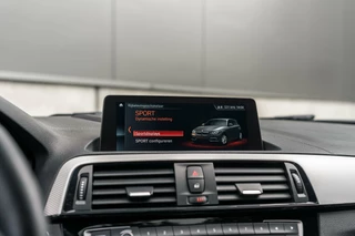 BMW 1 Serie BMW 1-serie M140i xDrive Harman Kardon Dak Leer - afbeelding nr 53