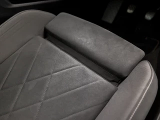 Volkswagen Golf Volkswagen Golf 1.0 TSI Sport (APPLE CARPLAY, GROOT NAVI, MEMORY SEATS, ALCANTARA, CAMERA, SPORTSTOELEN, KEYLESS, LM VELGEN, LED KOPLAMPEN, NIEUWSTAAT) - afbeelding nr 31