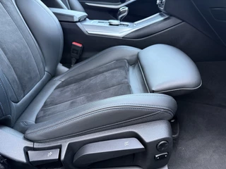 BMW 3 Serie BMW 3 Serie Touring 330e M-Sport DRAVITGRAU PANO/LASER/HEAD-UP/ADAPTIVE M-ONDERSTEL/KEYLESS/19