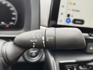 Toyota C-HR Toyota C-HR 1.8 Hybrid 140 First Edition | Navi | Sensoren v/a | El. Achterk - afbeelding nr 12