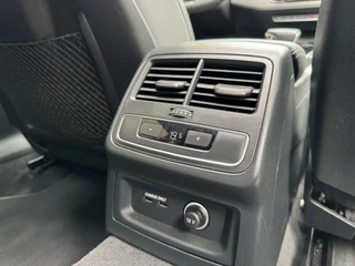 Audi A4 Audi A4 Avant 35 TFSI S edition Automaat | Panoramadak | LED | Sportstoelen | Stoelverwarming | Extra getint glas | 20 inch lichtmetalen velgen | Apple CarPlay | Climate control | Parkeersensoren voor en achter - afbeelding nr 42