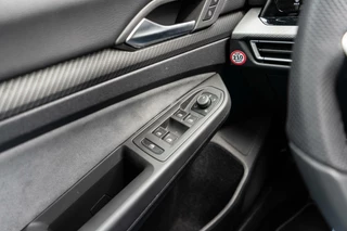Volkswagen Golf Volkswagen Golf 1.5 eTSI R-Line Pano / HUD / Camera - afbeelding nr 23