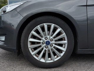 Ford Focus Ford Focus Wagon 1.0 EcoBoost 125pk Titanium | Origineel NL | Navi | Apple Carplay+Android Auto | Bi-Xenon | SONY Sound | Clima | Cruise | Keyless Entry | Pdc V+A+Assist+Camera | Privacy Glass | 17''lm - afbeelding nr 33