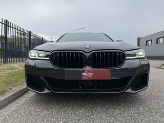 BMW 5 Serie HEAD-UP/LASER/ACC/TREKHAAK/360CAMERA/ALCANTARA/KEYLESS/SHADOW-LINE/DRIVING ASS PRO/SFEER/STUUR+STOELVERWARMING/LIVE COCKPIT/M-AERODYNAMIC/SOPHISTOGRAU/VOLLEDIG BMW DEALER HISTORIE - afbeelding nr 78