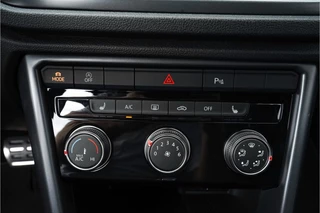 Volkswagen T-Roc Volkswagen T-Roc Cabrio 1.5 TSI R-Line ACC CarPlay Virtual Cockpit 18