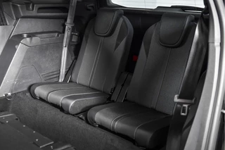 Peugeot 5008 | Dig. Cockpit | Adapt. Cruise | Stoelverw. | PDC | Camera | NAV + App. Connect | ECC | Elek. Klep | LM 19