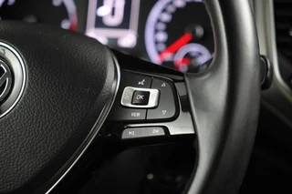 Volkswagen T-Roc Cruise Control, Panoramadak, Trekhaak, Airco, Parkeersensoren - afbeelding nr 23