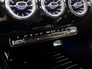 Mercedes-Benz A-Klasse Automaat (APPLE CARPLAY, GROOT NAVI, SFEERVERLICHTING, CAMERA, LEDER/ALCANTARA, SPORTSTOELEN, STOELVERWARMING, GETINT GLAS, WIDESCREEN, NIEUWE APK, NIEUWSTAAT) - afbeelding nr 10
