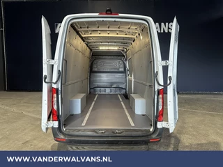 Mercedes-Benz Sprinter Mercedes-Benz Sprinter 315 CDI 150pk L3H2 Euro6 Airco | Navigatie | Camera | Apple Carplay Android Auto, cruisecontrol, Chauffeursstoel, Parkeersensoren, Stoelverwarming, Bijrijdersbank - afbeelding nr 3