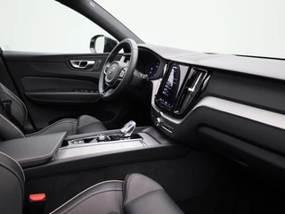 Volvo XC60 Volvo XC60 2.0 B4 D AWD R-Design | Parkeerverwarming | Schuif-/kanteldak | Trekhaak | Climate Pack | Memoryseats - afbeelding nr 36