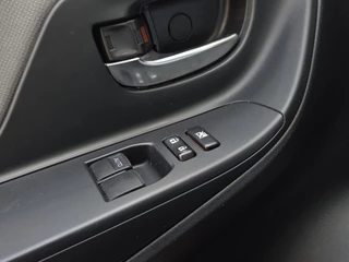 Toyota Yaris Toyota Yaris 1.5 Hybrid Asp, Camera! Nwe Apk! Zondag OPEN! - afbeelding nr 23