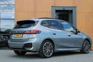 BMW 2 Serie BMW 2-serie Active Tourer 230e xDrive | Pano | H&K | Trekhaak - afbeelding nr 3