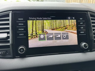 Škoda Karoq Skoda Karoq 1.5 TSI Sportline Automaat | Panoramadak | LED | Stoelverwarming | Adaptieve cruise control | Dode hoek detectie | Trekhaak uitklapbaar | Canton HiFi | Elektrisch bedienbare achterklep | Parkeersensoren voor en achter | Achteruitrijcamera - afbeelding nr 33