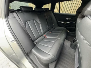 BMW 3 Serie BMW 3-serie Touring 330e Automaat | Leer | Adaptieve cruise control | DAB radio | Getint glas | LED verlichting | Stoelverwarming | Audio installatie | Apple CarPlay | Parkeersensoren voor en achter - afbeelding nr 49
