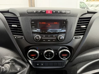 Iveco Daily Iveco Daily 35S14 2.3 L3H1 Airco Cruise Control Standkachel Trekhaak Open Laadbak Pritische Lucht geveerde stoel - afbeelding nr 15