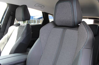 Peugeot 3008 Peugeot 3008 1.6 HYbrid 225 Allure | Navigatie | Led | Bluetooth | Camera | All-Season - afbeelding nr 8