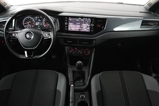Volkswagen Polo Volkswagen Polo 1.0 TSI Comfortline (PARKEERSENSOREN, CRUISE ADAPTIEF, NAVIGATIE, NL-AUTO, GOED ONDERHOUDEN) - afbeelding nr 3