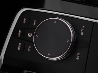 BMW 1 Serie BMW 1-serie 118i Business Edition | Luxury Line |  Panoramadak | Leder | Stoel & stuurverwarming | Camera | Carplay | Full LED | Live Cockpit | Navigatie | HiFi System | Parkeerhulp | Climate control - afbeelding nr 30