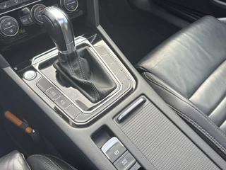 Volkswagen Passat Volkswagen Passat 1.8 TSI DSG R-LINE PANO-DAK/TREKHAAK/360-CAMERA/LEDER/NAVI/ACC/CARPLAY - afbeelding nr 19