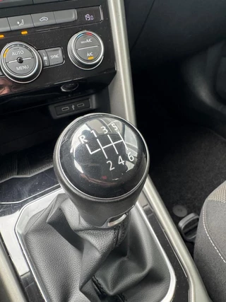 Volkswagen T-Roc Volkswagen T-Roc 1.0 TSI Style | Adaptive Cruise Control | Climate Control | Navi | PDC | Trekhaak | Apple Carplay/Android Auto | - afbeelding nr 17