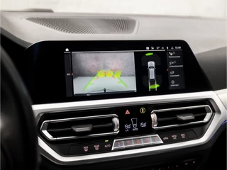 BMW 3 Serie BMW 3 Serie Touring 320i Sportline Shadow 184Pk Automaat (APPLE CARPLAY, GROOT NAVI, CAMERA, LEDER, ADAPTIVE CRUISE, SFEERVERLICHTING, SPORTSTOELEN, HIFI, TREKHAAK ELEKTRISCH, GETINT GLAS, NIEUWSTAAT) - afbeelding nr 16