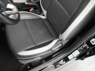 Kia Picanto Kia Picanto 1.0 CVVT Design Edition - Navigatie - Camera - Climate control - Cruise control - 16 inch LM velgen - 12 maanden garantie - afbeelding nr 24