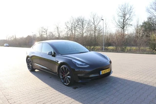 Tesla Model 3 Tesla Model 3 PERFORMANCE AWD 75 kWh dual motor 462pk leder panodak stoelverwarming v+a autopilot black on black de-chrome uitstraling! - afbeelding nr 2