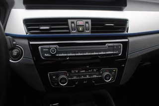 BMW X1 BMW X1 xDrive25e Executive Ed. M Sport / Trekhaak / Panoramadak / Camera / Head-up / Leder / 19'' / Navigatie / Stoelverwarming / DAB / Cruise Control - afbeelding nr 25