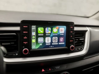 Kia Stonic (APPLE CARPLAY, NAVIGATIE, CAMERA, PARKEERSENSOREN, SPORTSTOELEN, CRUISE, GETINT GLAS, NIEUWE APK, NIEUWSTAAT) - afbeelding nr 8