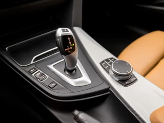 BMW 3 Serie Automaat (SCHUIFDAK, M PAKKET, HARMAN/KARDON, APPLE CARPLAY, GROOT NAVI, STOELVERWARMING, COGNAC LEDER, ELEK ACHTERKLEP, NIEUWE APK, NIEUWSTAAT) - afbeelding nr 12