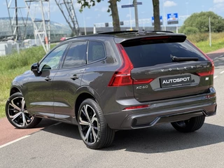 Volvo XC60 Volvo XC60 2.0 T8 Plug-in Hybrid AWD R-Design Pano H&K Leder - afbeelding nr 4
