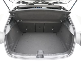 Mercedes-Benz A-Klasse Mercedes-Benz A-Klasse A180 AMG // Multibeam LED // Sfeerverlichting // Adaptief Onderstel // 19
