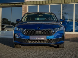 Škoda Octavia | Matrix LED | Lodge Interieur | Chrome pakket | Stoel-, Stuur- & voorruitverwarming | Navi 13inch | Wireless App-connect | El. achterklep m.sensor | ACC | Winterpakket - afbeelding nr 11