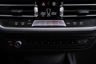 BMW 1 Serie BMW 1-serie 118i Sport Black Edition Navi Cruise CarPlay NAP - afbeelding nr 18