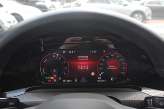 Volkswagen Golf Volkswagen Golf 1.4 eHybrid GTE / Camera / Navigatie / Sfeerverlichting / LED Koplampen / 18'' / Virtual Cockpit / DAB / Stoelverwarming / ACC - afbeelding nr 17