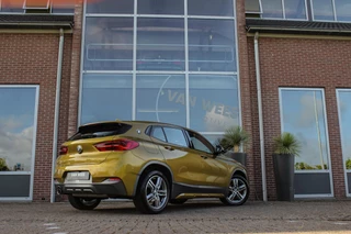 BMW X2 ➡️ BMW X2 sDrive18i F39 High Executive Edition M-sport | M-pakket | Dakraam | 2e eigenaar | Head up | Harman-Kardon | Camera | Leer | LED | Navi | PDC | 19 inch |  Stoelverwarming | Automaat | - afbeelding nr 4