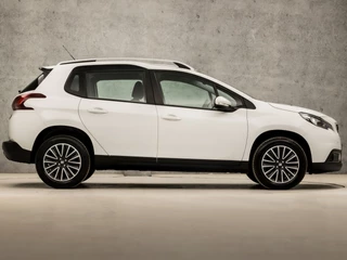 Peugeot 2008 Automaat (APPLE CARPLAY, NAVIGATIE, CAMERA, CLIMATE, CRUISE, SPORTSTOELEN, PARKEERSENSOREN, NIEUWE APK, NIEUWSTAAT) - afbeelding nr 4