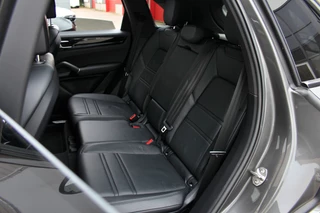 Porsche Cayenne Porsche Cayenne 3.0 BTW | Pano | 22 inch | Bose | Camera | Softclose - afbeelding nr 17