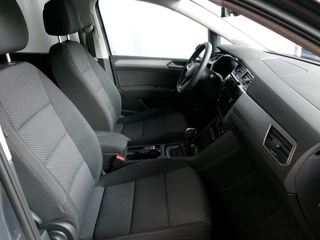 Volkswagen Touran Volkswagen Touran 1.5 TSI 150PK 7P CARPLAY NAVI CAMERA LED ELEK.KLEP VIR.COCKPIT DODE.HOEK DET. STOELVERW KEYLESS 7P 7PERS 11/2024 