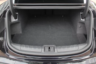 Porsche Taycan Porsche Taycan Performance 84 kWh / Panoramadak / Camera / Passenger Display / 20'' / Luchtvering / Sportchrono / Stoelventilatie / Stuurverwarming / Dodehoek / Apple CarPlay / Stoelverwarming / Cruise Control - afbeelding nr 16