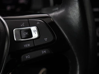 Volkswagen Golf Volkswagen Golf 1.0 TSI Highline | Stoelverwarming | Trekhaak |  Massage | Carplay | Adaptive cruise | Active Info Display | Navigatie | Parkeerhulp | Climate control - afbeelding nr 17