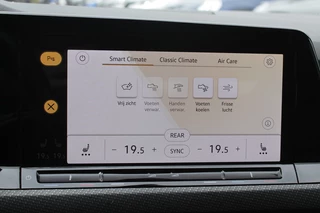 Volkswagen Golf Volkswagen Golf 1.5 eTSI R-Line / Panoramadak / Camera / Harman Kardon / Matrix LED / 18'' / Navigatie / DAB / ACC / Dodehoek / Stuurverwarming / Stoelverwarming - afbeelding nr 25