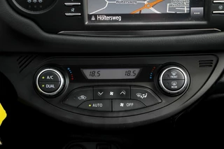 Toyota Yaris Toyota Yaris 1.5 Hybide | Navigatie | All Season | Camera (31946km!) - afbeelding nr 10