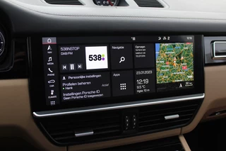 Porsche Cayenne Porsche Cayenne 3.0 E-Hybrid / Panoramadak / 360Camera / Luchtvering / 21'' / Softclose / Keyless / Sportchrono / Stuurverwarming / Stuurverwarming / DAB / Stoelverwarming / ACC - afbeelding nr 19