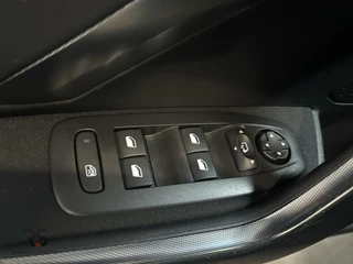 Peugeot 2008 Peugeot 2008 1.2 110 pk Allure | Pano | Clima | Cruise | CarPlay | Stoelverw. | PDC | 16