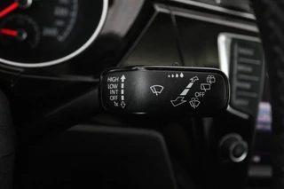 Volkswagen Touran Volkswagen Touran 1.4 TSI Highline 7p (PANORAMADAK, PARKEERSENSOREN, TREKHAAK, STOELVERWARMING, NAVI, CARPLAY, CRUISE CONTROL) - afbeelding nr 8