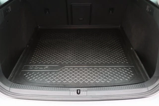 Volkswagen Golf Panoramadak, Camera, Climate, Navigatie, Bluetooth, DAB, Trekhaak, 18'' - afbeelding nr 16