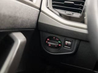 Volkswagen Polo Volkswagen Polo 1.0 TSI Sportline Automaat (APPLE CARPLAY, PARKEERSENSOREN, LM VELGEN, GETINT GLAS, SPORTSTOELEN, ADAPTIVE CRUISE, PARKEERSENSOREN, NIEUWSTAAT) - afbeelding nr 23